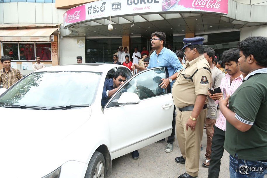 Jakkanna-Movie-Team-Visited-Hyderabad-Theaters